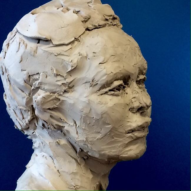 Making a small portrait sketch of a&nbsp;girl